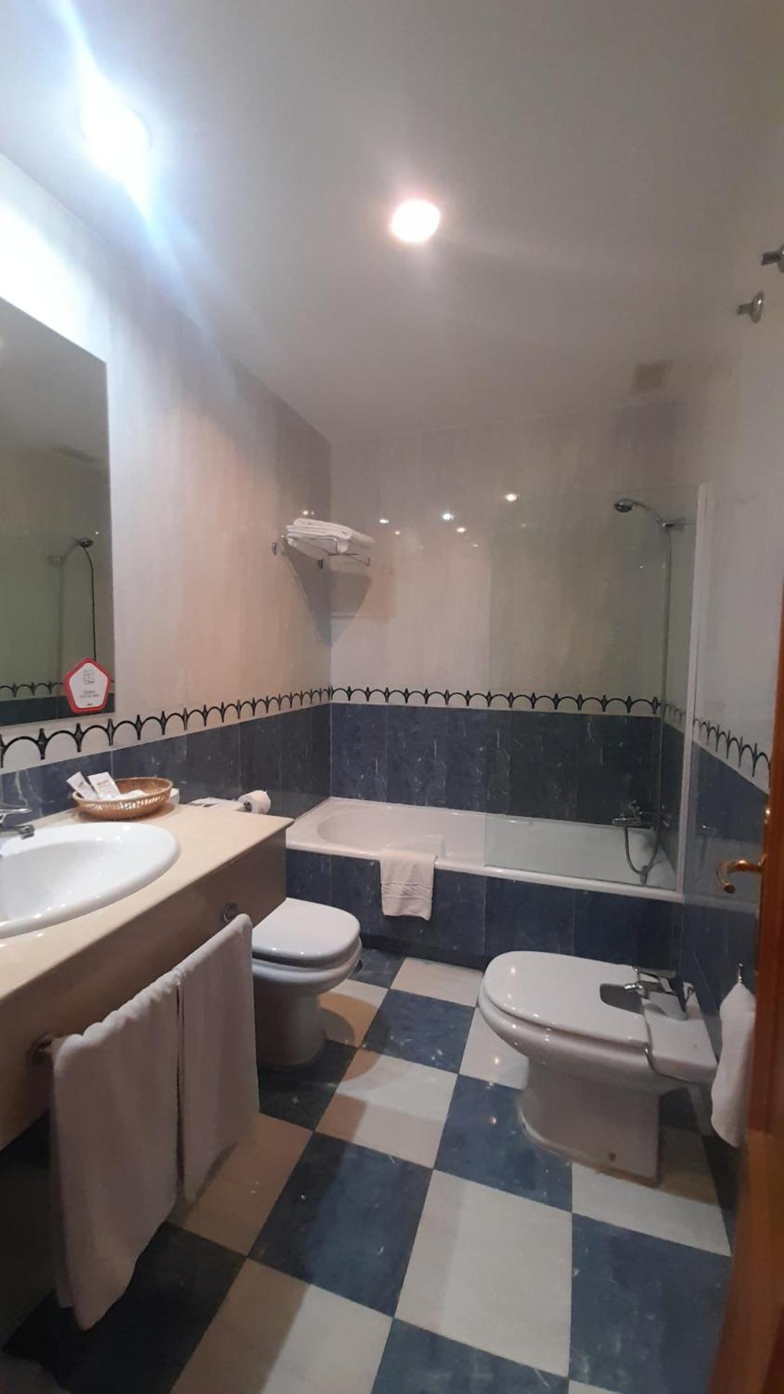 Hotel Las Moreras Леон Экстерьер фото